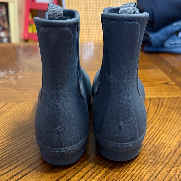 CROCS- Chelsea Freesail- Dark Blue Rain Boots - Picture 3 of 9